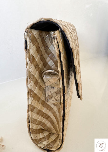 Divina Sling Bag