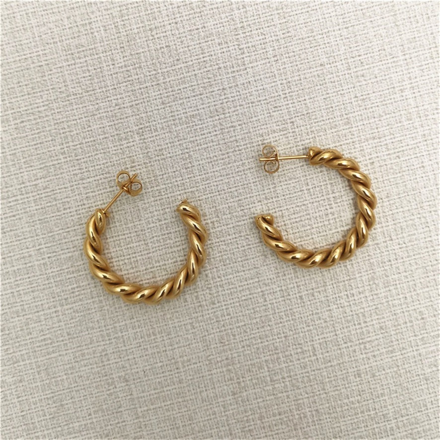 C Twisted Hoops