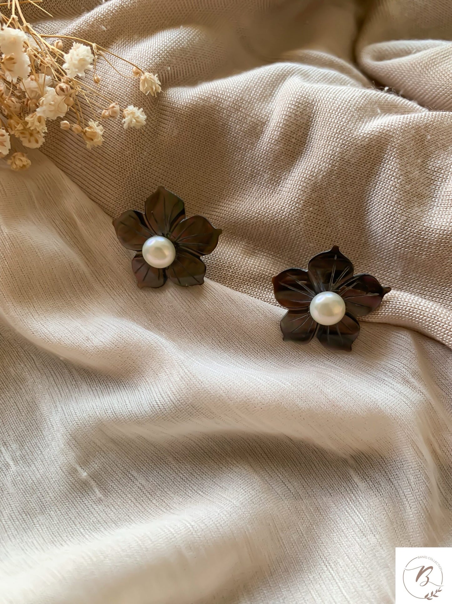 Mother of Pearl Flower Studs   (Black)