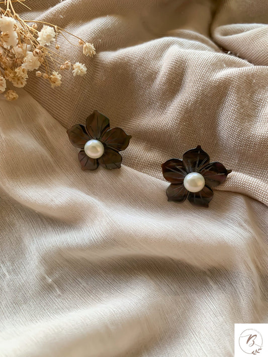 Mother of Pearl Flower Studs   (Black)