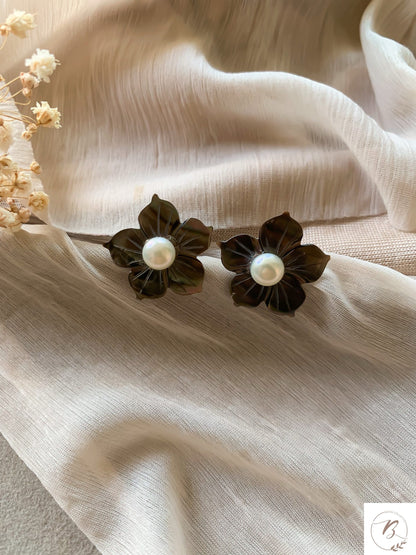 Mother of Pearl Flower Studs   (Black)