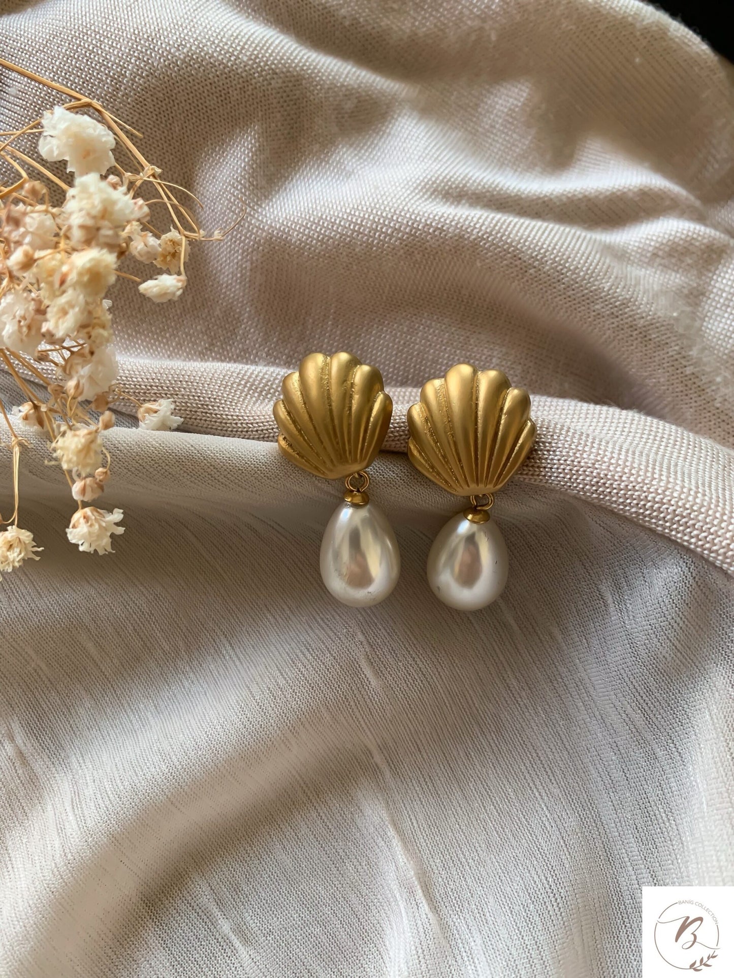 Scallop Pearl earrings