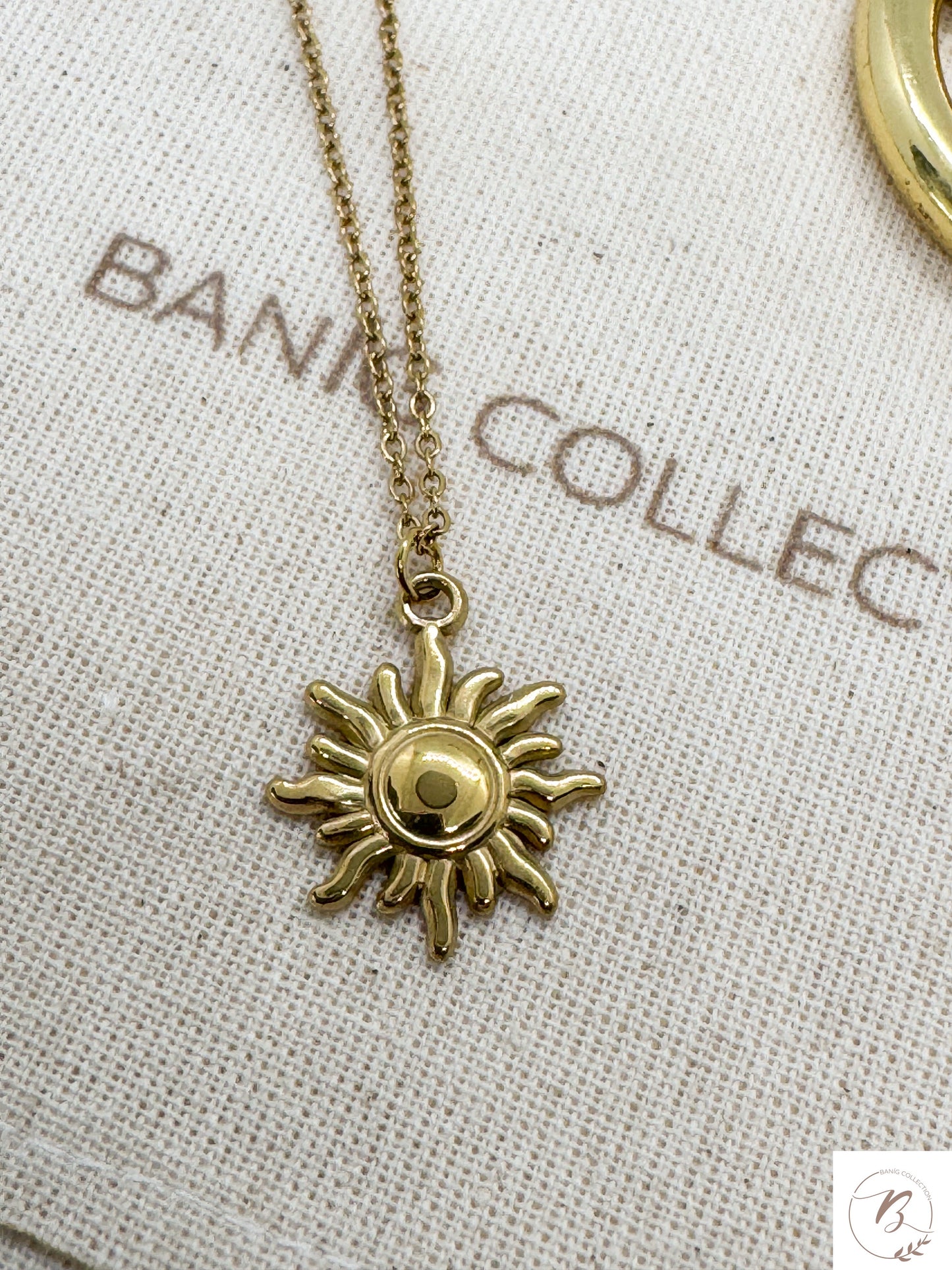 Sunny Pendant Necklace