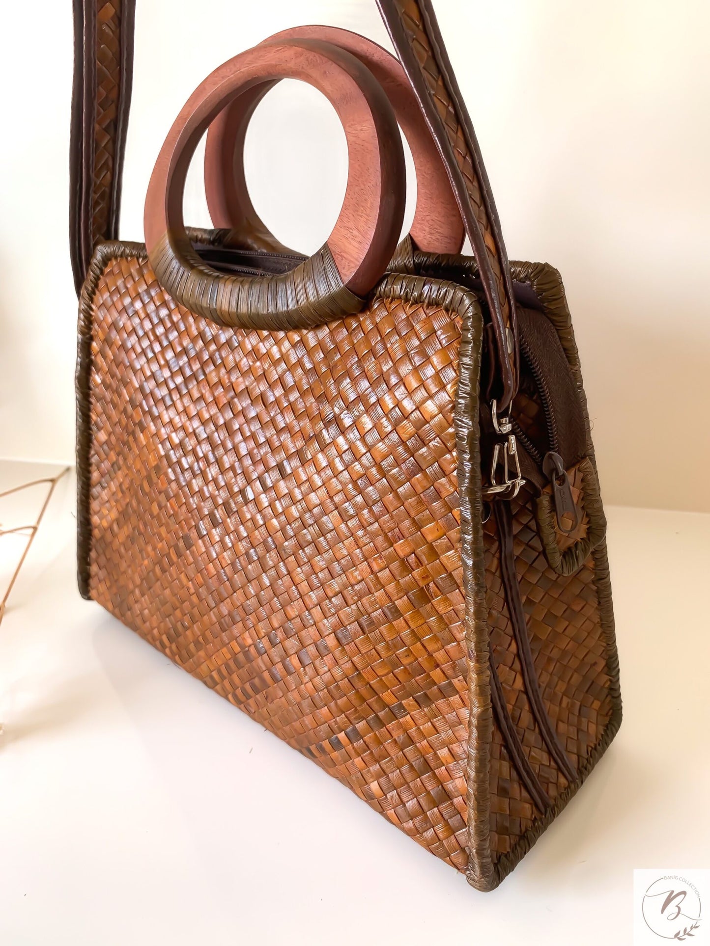 Carla Sling Bag (Medium Brown)