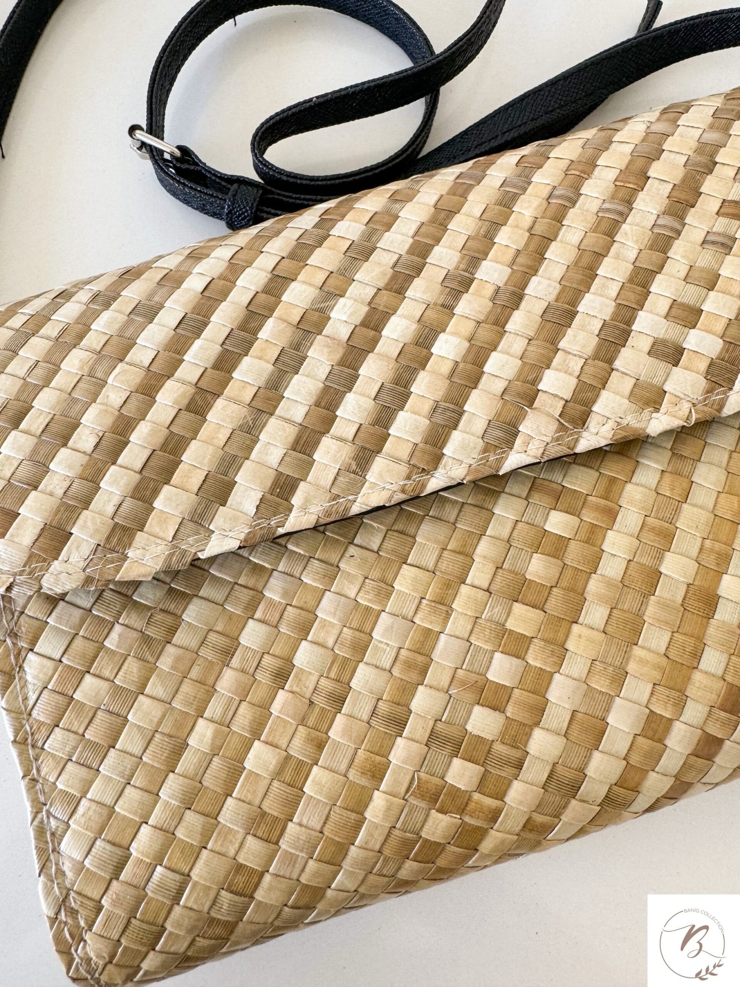 Divina Sling Bag