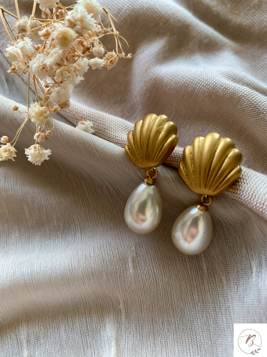 Scallop Pearl earrings