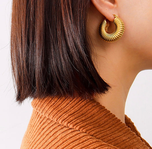 Lulu C Shaped Hoop Earrings (Medium)