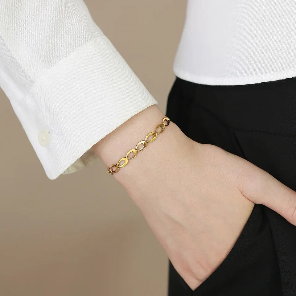 Linda Oval Chain Bracelet