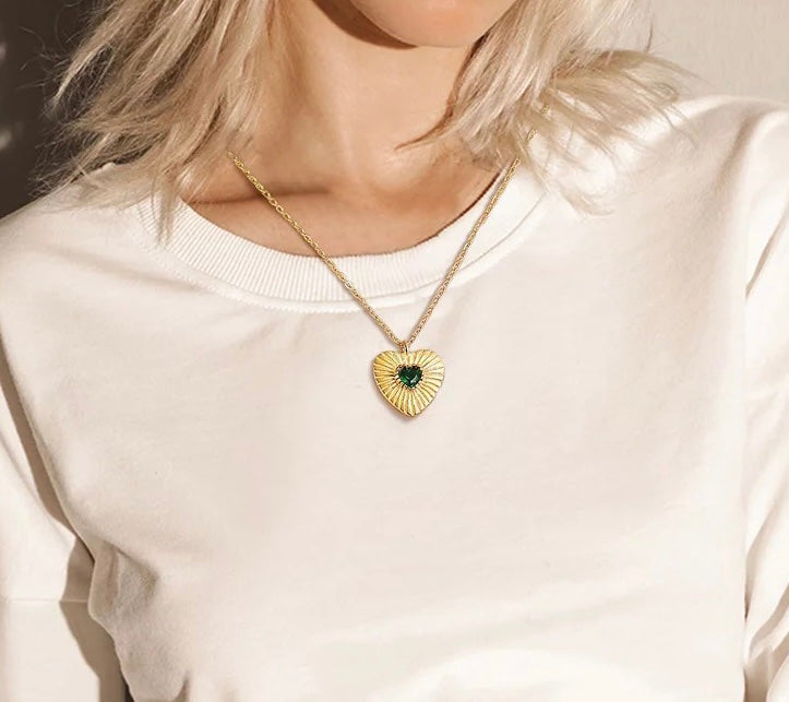 Retro Green Heart Necklace